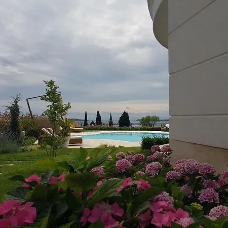 Sea Garden Delux Apartment Chernomorets